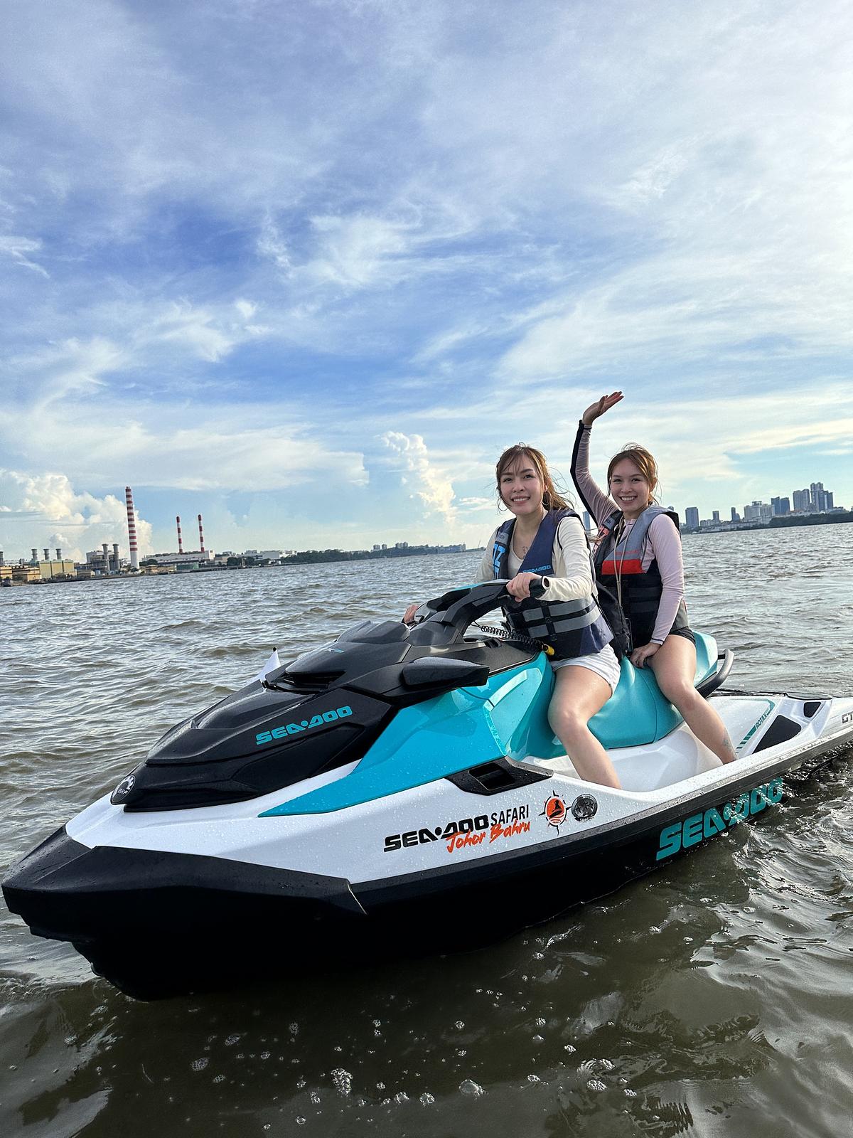 Pakej B · Coastal Explorer · 60 minit