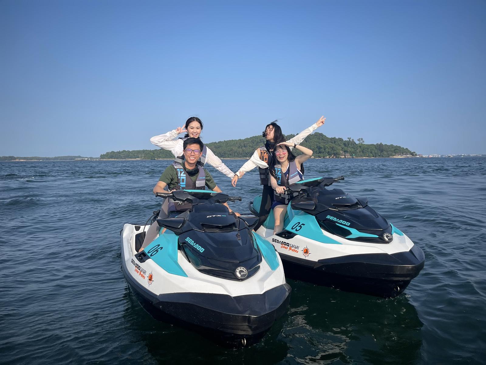 Pakej C · Island Lunch Escape · 150 minit