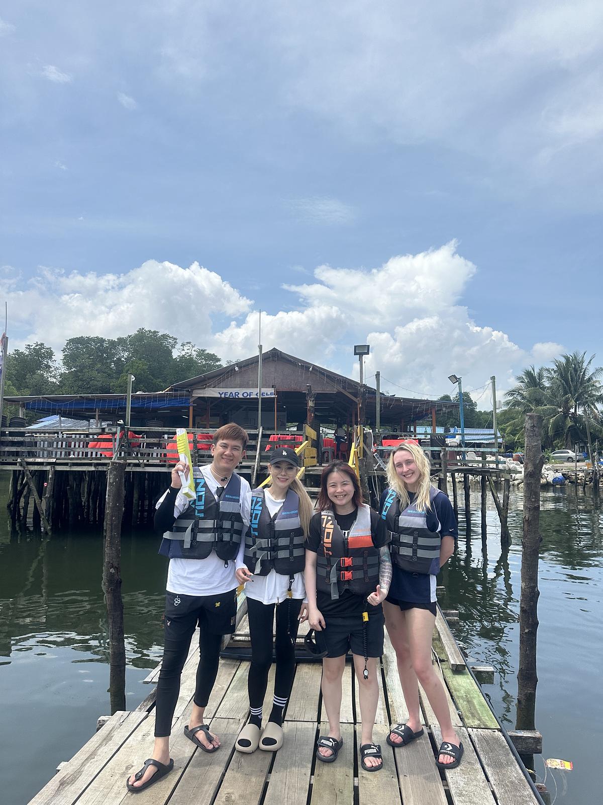 Pakej D · Ultimate Adventure · 240 minit 2