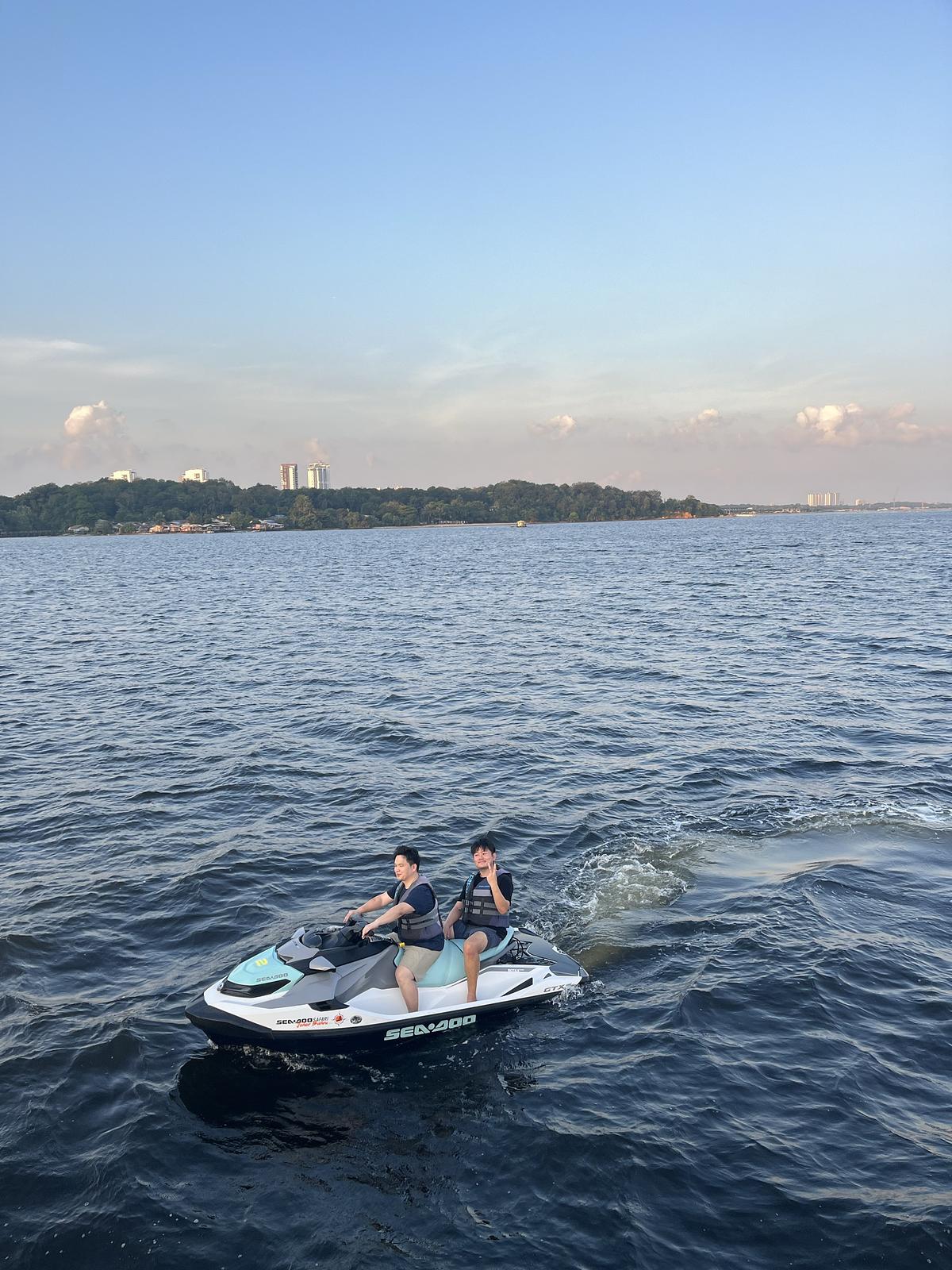 Pakej D · Ultimate Adventure · 240 minit 4
